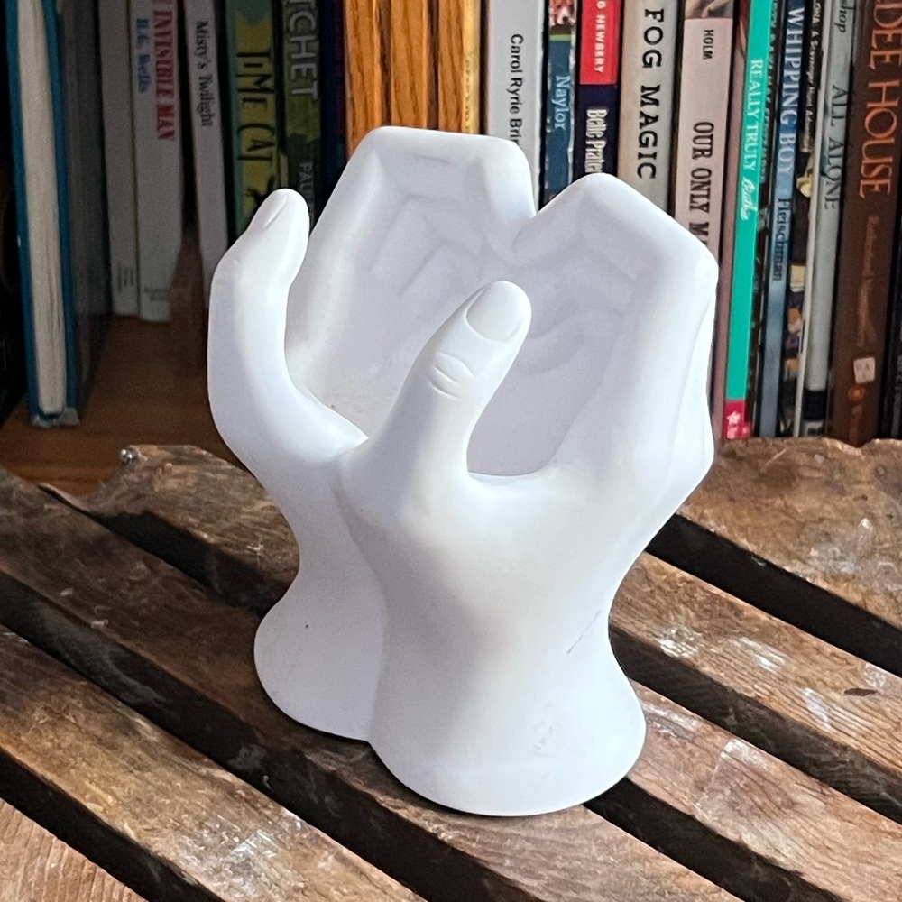Luyesa Design Deocrative Phone Holder Modern Art Electronics Stand